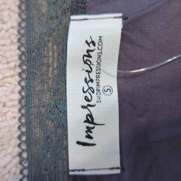 Lace sleeve v neck - Impressions boutique - Picture 5 of 7